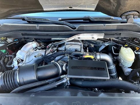 Used 2017 GMC Sierra 2500 Denali w/ Duramax Plus Package AWD/4WD image 32