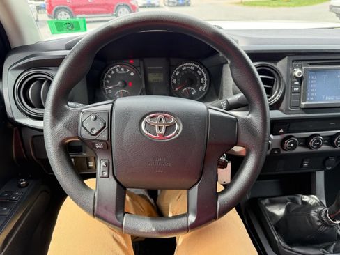 Used 2017 Toyota Tacoma SR w/ SR Convenience Package AWD/4WD image 20
