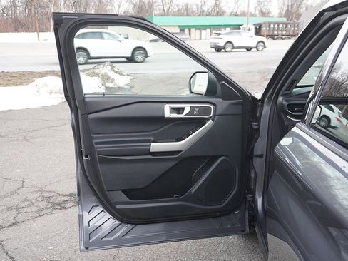 Used 2022 Ford Explorer XLT w/ Equipment Group 202A image 27