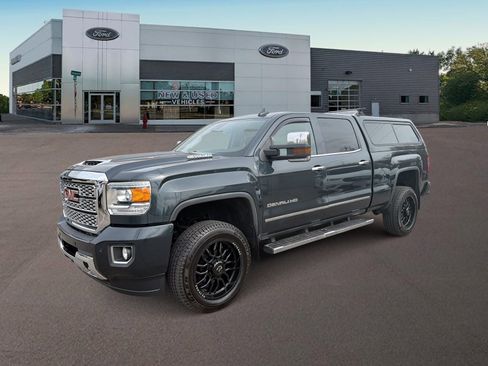 Used 2018 GMC Sierra 2500 Denali w/ Duramax Plus Package AWD/4WD image 1