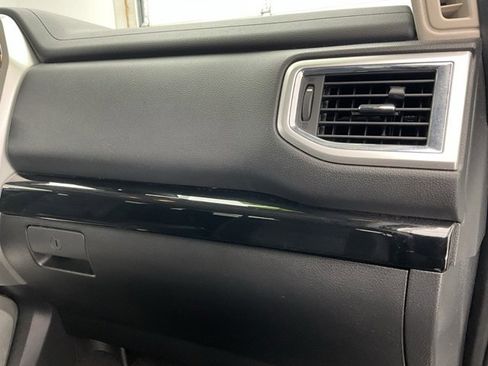 Used 2021 Nissan Titan SV w/ SV Convenience Package image 10