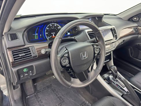 Used 2017 Honda Accord Touring image 12
