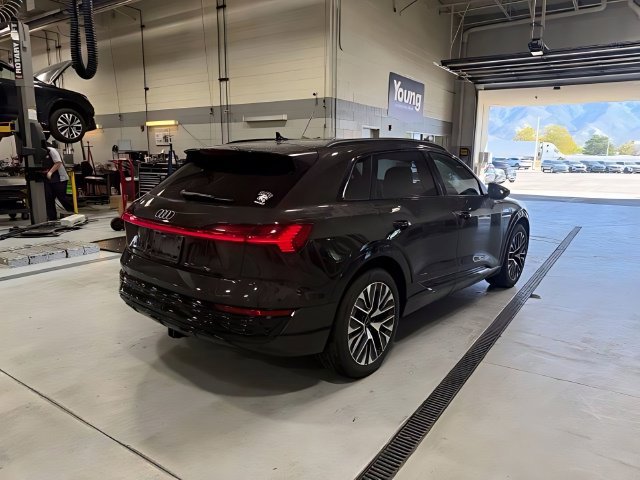 Used 2024 Audi Q8 e-tron Prestige w/ Prestige Package AWD/4WD image 5