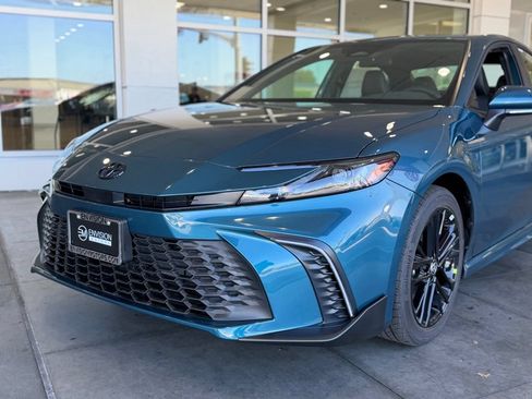 New 2026 Toyota Camry SE FWD image 3