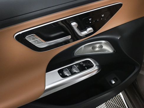 Certified 2025 Mercedes-Benz E 350 4MATIC Sedan image 8