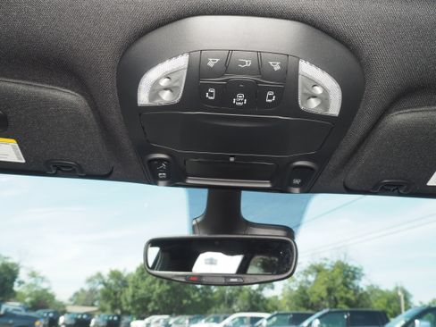 New 2025 Chrysler Pacifica Select w/ Uconnect Theater Family Group image 26