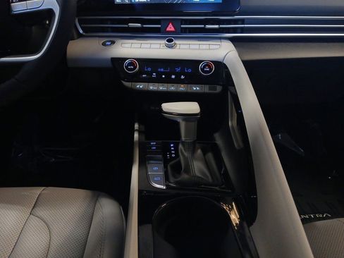 New 2025 Hyundai Elantra Limited FWD image 11