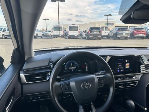 Used 2025 Toyota Camry LE image 34