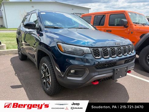 Used 2024 Jeep Compass Trailhawk w/ Trailhawk Elite Group AWD/4WD image 1