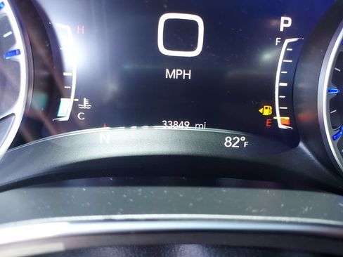 Used 2024 Chrysler Pacifica Pinnacle w/ Trailer Tow Group FWD image 19