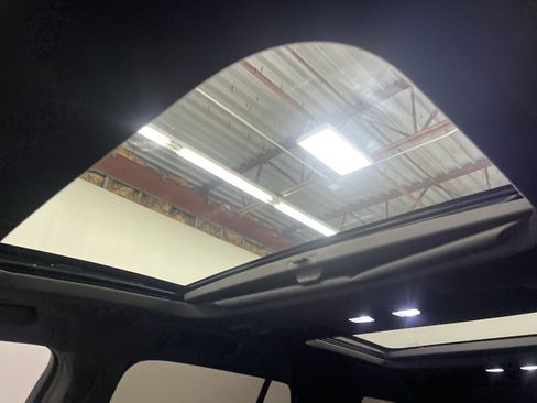 Used 2023 Chevrolet Traverse High Country image 30