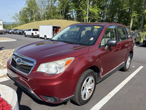 Used 2015 Subaru Forester 2.5i AWD/4WD image 2