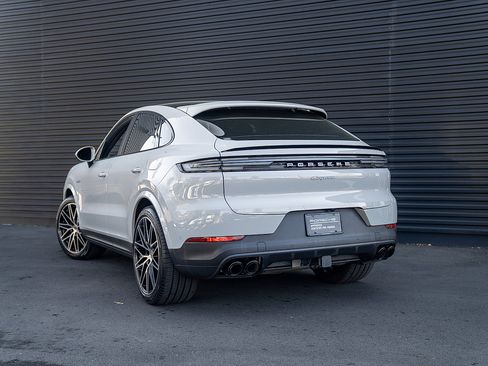 Certified 2025 Porsche Cayenne E-Hybrid Coupe AWD/4WD image 3
