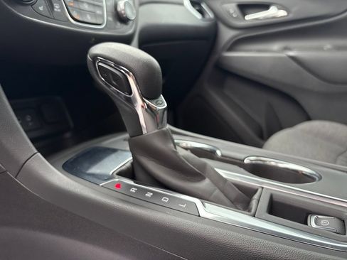 Used 2024 Chevrolet Equinox LT FWD image 19