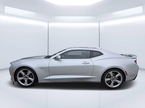 Used 2018 Chevrolet Camaro SS RWD image 6