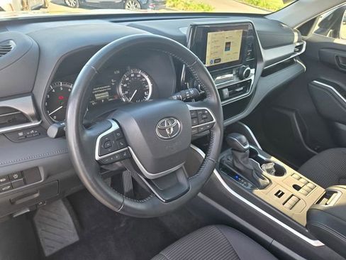 Certified 2024 Toyota Highlander LE image 12