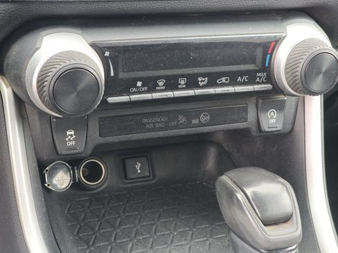 Certified 2021 Toyota RAV4 LE AWD/4WD image 13