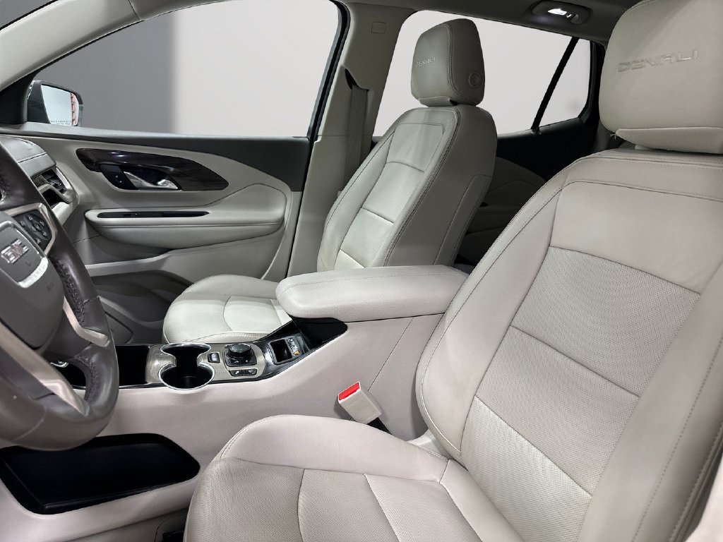 Used 2020 GMC Terrain Denali w/ Denali Premium Package FWD image 14