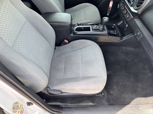 Used 2020 Toyota Tacoma SR AWD/4WD image 23
