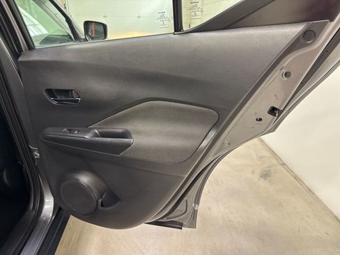 Used 2019 Nissan Kicks SV FWD image 31