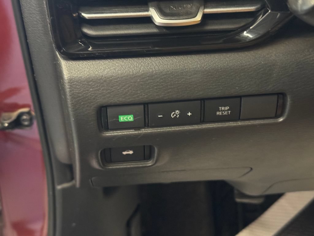 Used 2020 Nissan Sentra SV w/ SV Premium Package FWD image 18