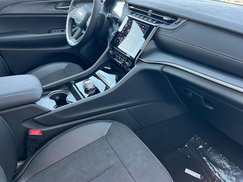 New 2025 Jeep Grand Cherokee L Altitude image 17