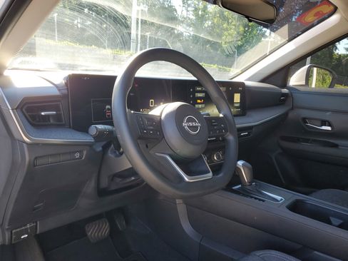 Used 2025 Nissan Kicks SV FWD image 15