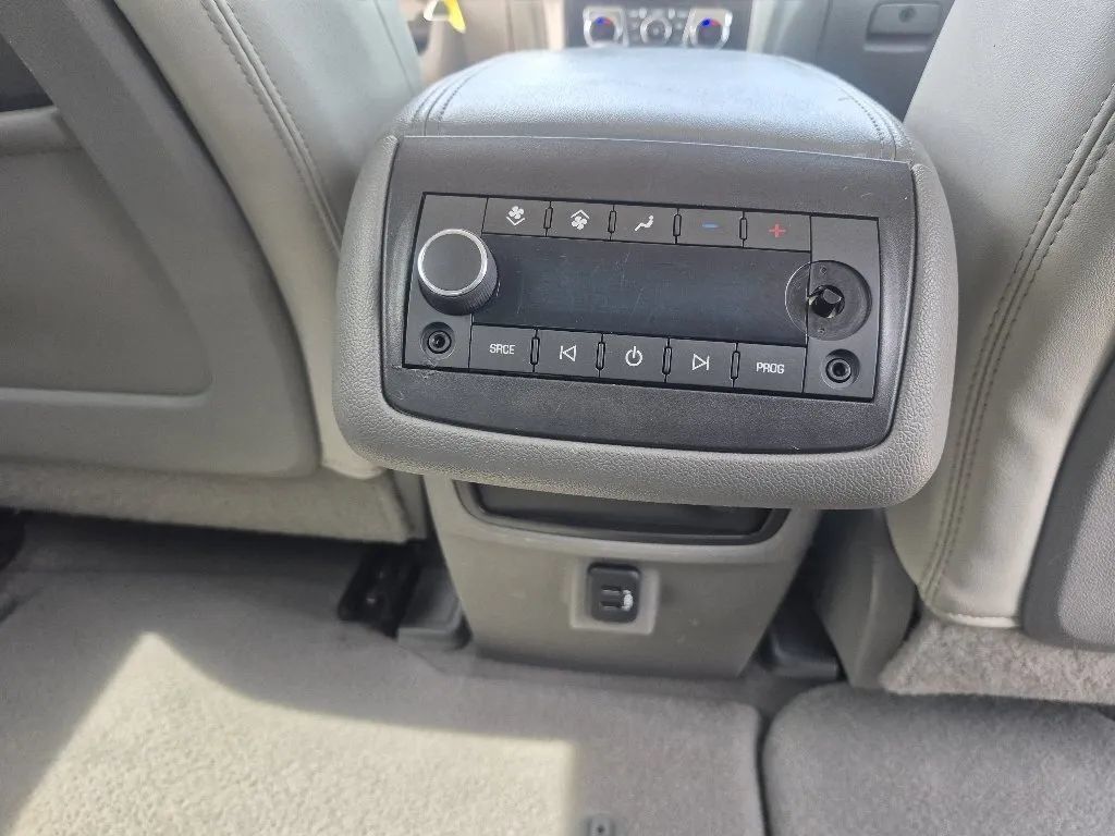 Used 2016 Chevrolet Traverse LT FWD image 20