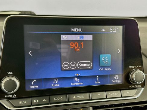 Used 2025 Nissan Altima 2.5 SV FWD image 19