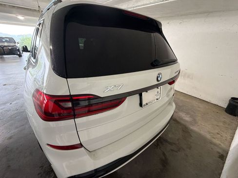 Used 2022 BMW X7 xDrive40i w/ M Sport Package AWD/4WD image 6