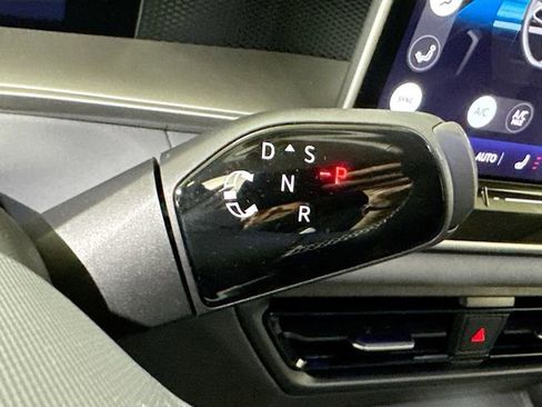 New 2026 Volkswagen Tiguan SE FWD image 10