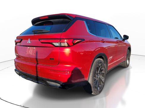 Used 2024 Mitsubishi Outlander SE image 4