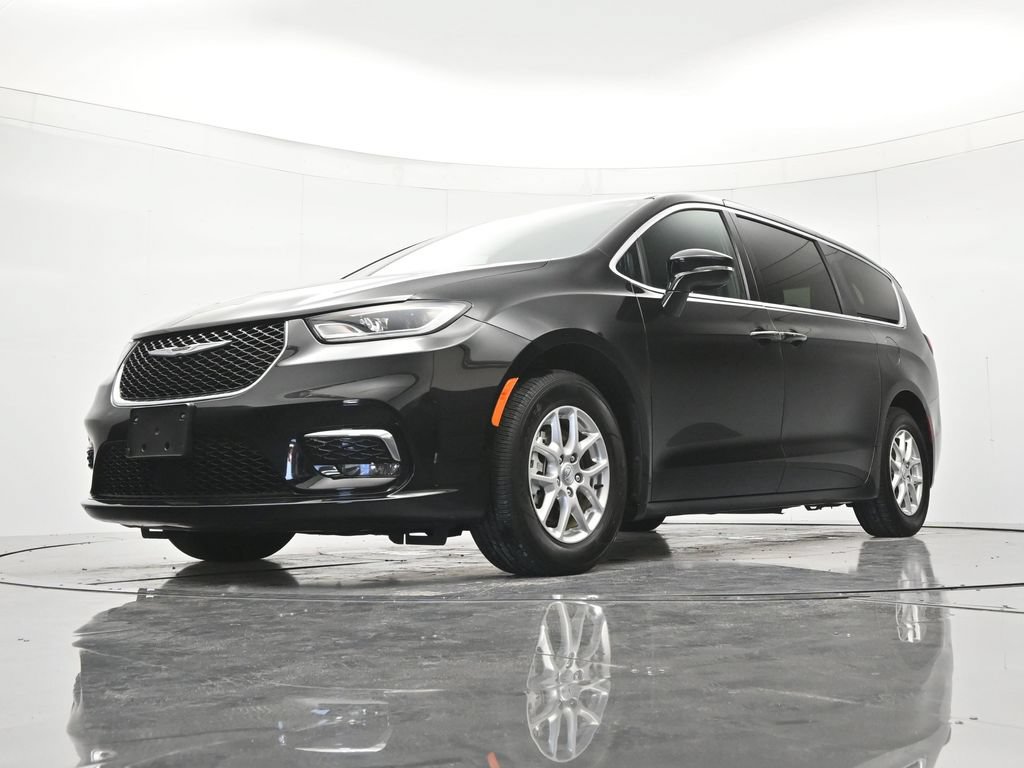 Used 2025 Chrysler Pacifica Select FWD image 36