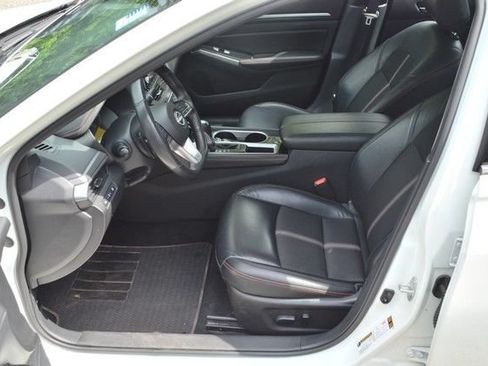 Used 2024 Nissan Altima 2.5 SR FWD image 16