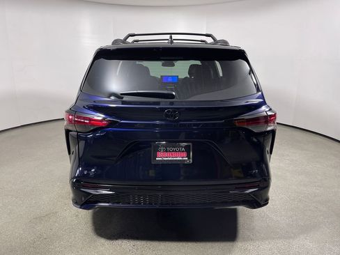 New 2026 Toyota Sienna XSE FWD image 4