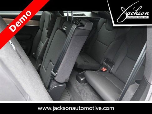 New 2025 Volvo XC90 B6 Core w/ Protection Package image 24