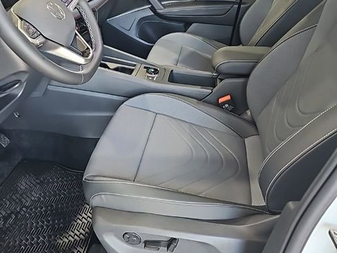 New 2026 Volkswagen Tiguan SE AWD/4WD image 28