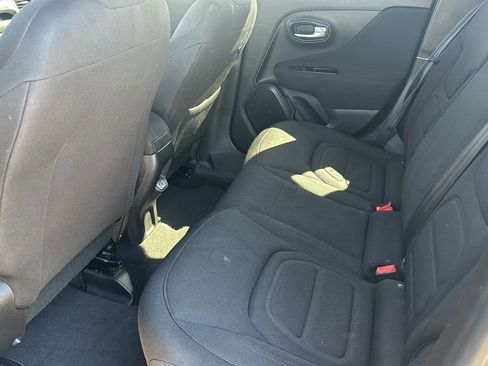 Used 2019 Jeep Renegade Latitude image 5