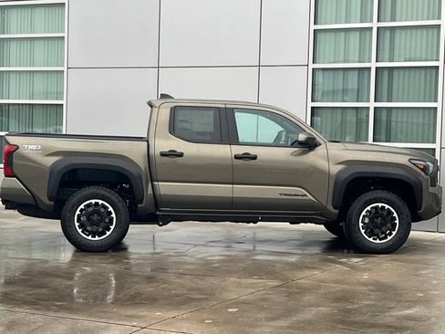 New 2026 Toyota Tacoma TRD Off-Road image 3