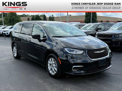 Used 2023 Chrysler Pacifica Touring-L