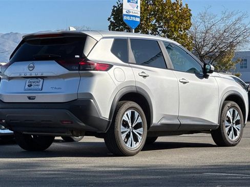 Used 2023 Nissan Rogue SV image 4