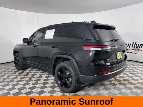 Used 2024 Jeep Grand Cherokee Limited w/ Black Appearance Package AWD/4WD image 7