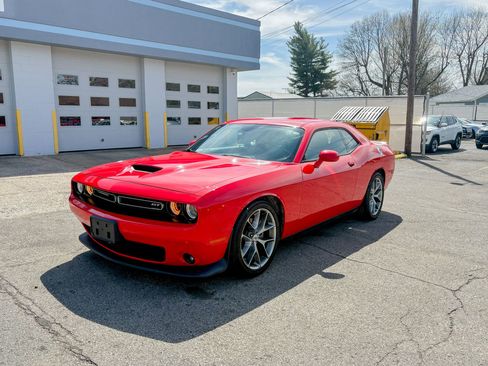 Used 2022 Dodge Challenger GT image 3