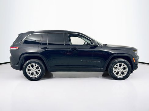 Used 2023 Jeep Grand Cherokee Limited w/ Luxury Tech Group II image 4