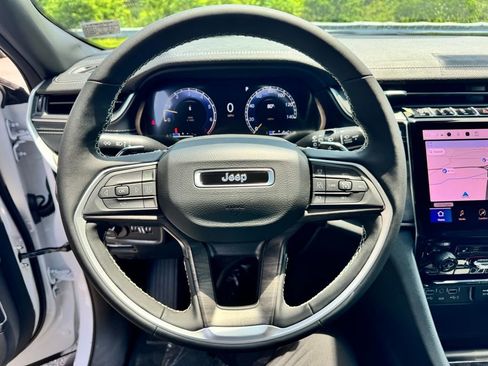 New 2025 Jeep Grand Cherokee Limited w/ Black Appearance Package image 13