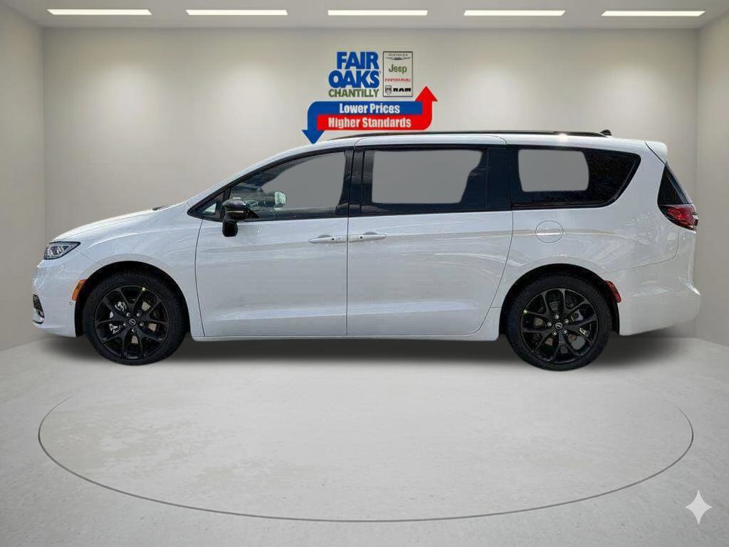 New 2026 Chrysler Pacifica Select FWD image 9