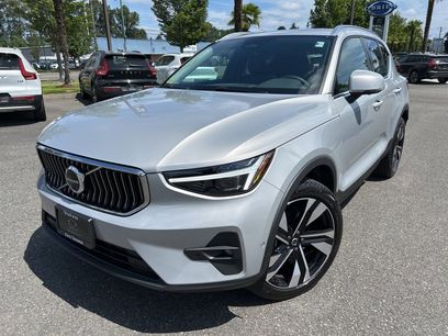 New 2025 Volvo XC40 B5 Ultra w/ Climate Package