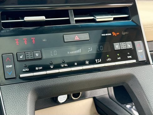 Used 2019 Toyota Avalon Limited w/ Advanced Safety Package FWD image 10