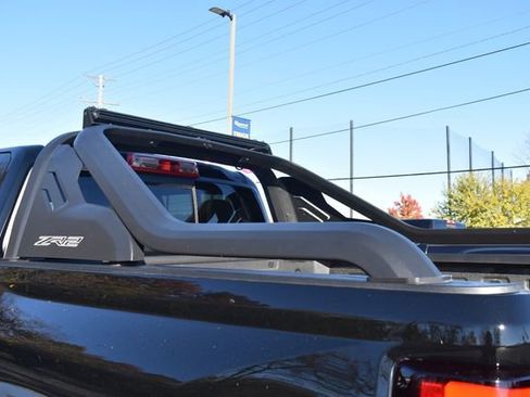 Certified 2025 Chevrolet Colorado ZR2 w/ Midnight Edition image 19