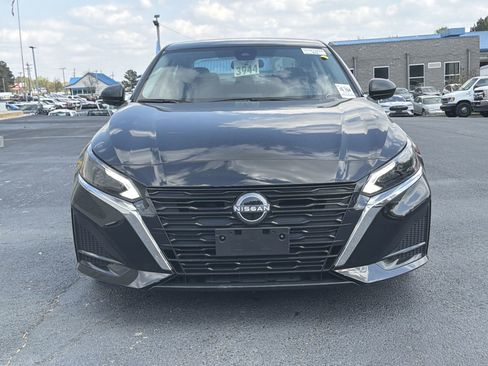 Used 2025 Nissan Altima 2.5 SV image 10